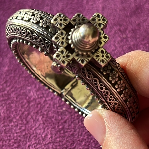 Rare Antique Ethnic Tribal handmade silver hinge Bracelet with Screw Top Closure